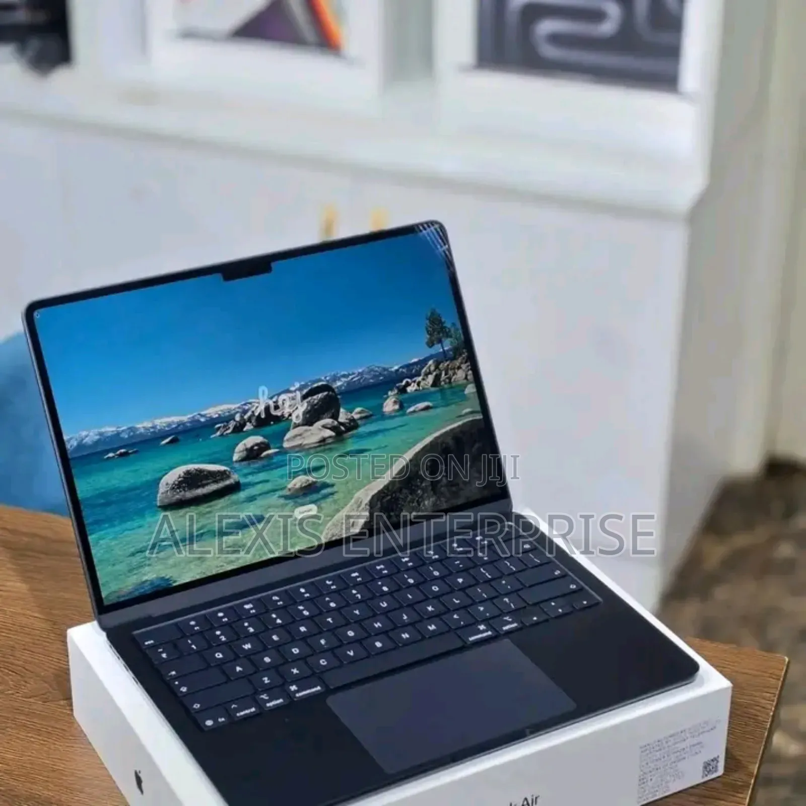 New Laptop Apple MacBook Air 2024 M3 13-inch 16GB Apple M3 SSD 512GB