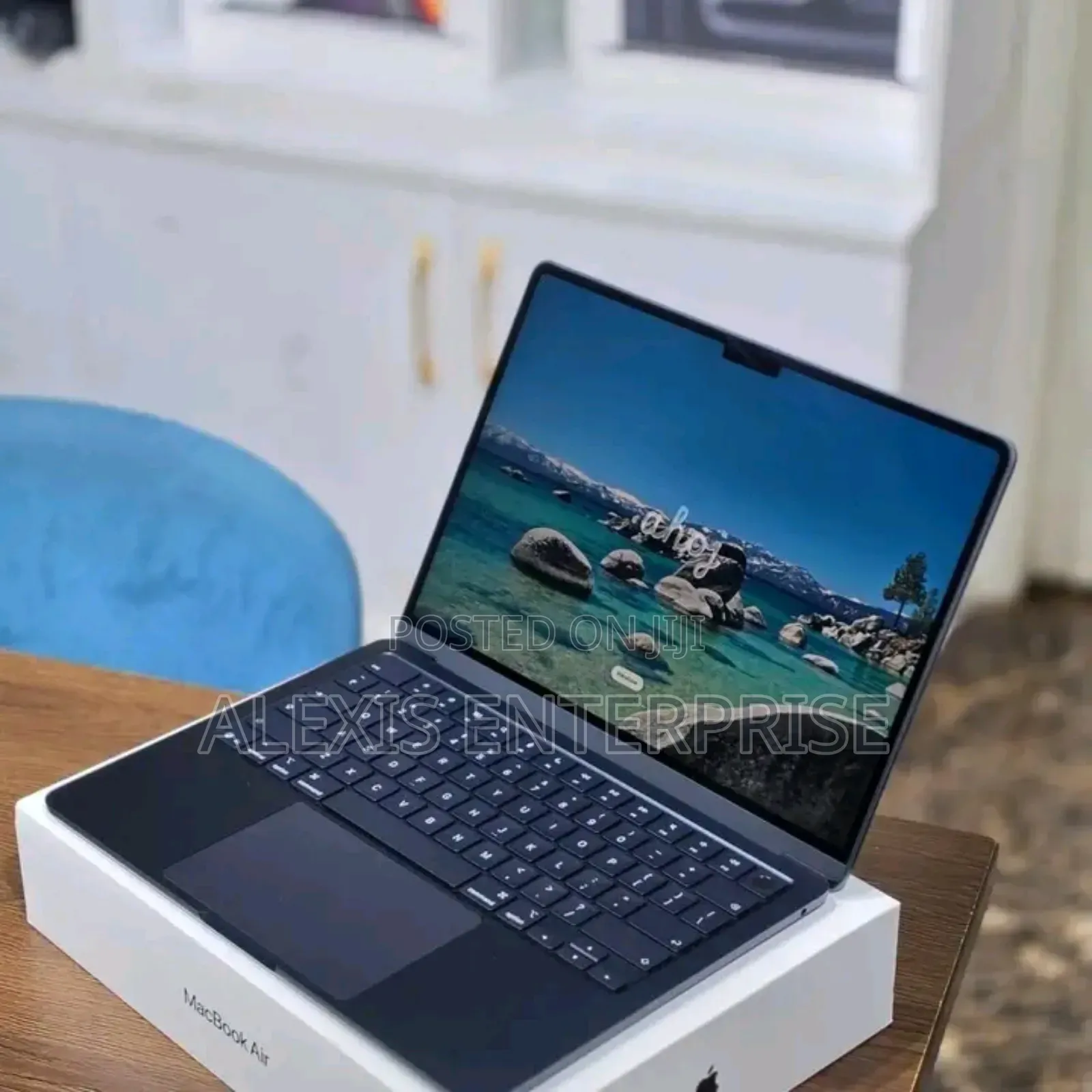 New Laptop Apple MacBook Air 2024 M3 13-inch 16GB Apple M3 SSD 512GB
