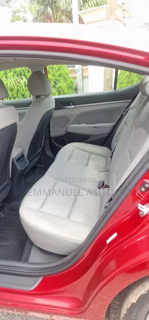 Hyundai Elantra SE Sedan FWD (2.0L 4cyl 6M) 2017 Red