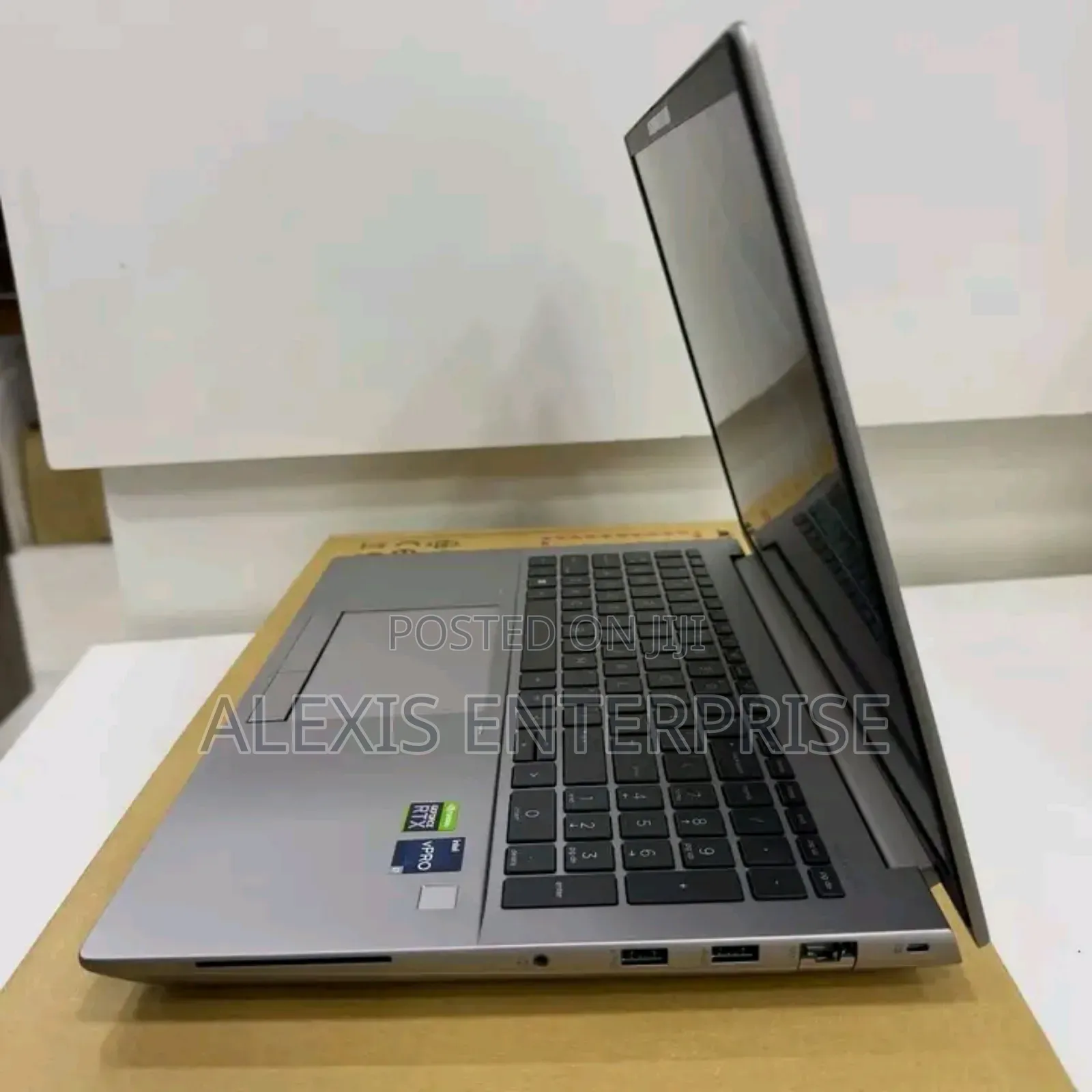 New Laptop HP ZBook Studio G8 32GB Intel Core i7 SSD 2T