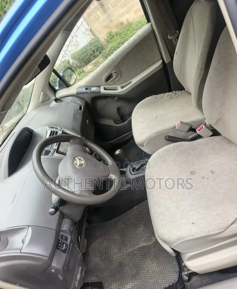Toyota Vitz 2010 Blue