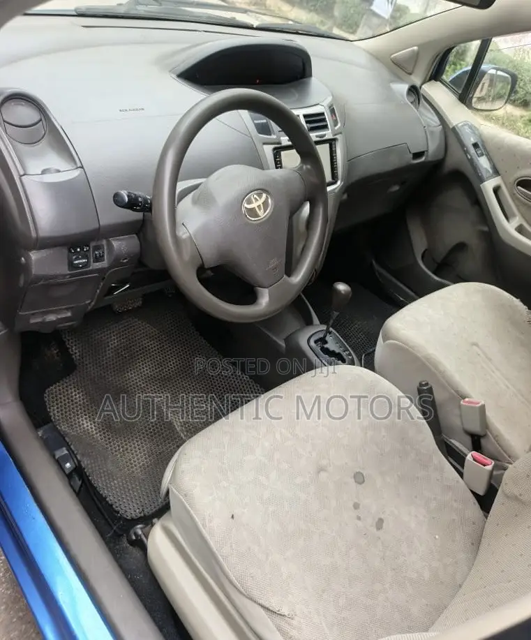 Toyota Vitz 2010 Blue