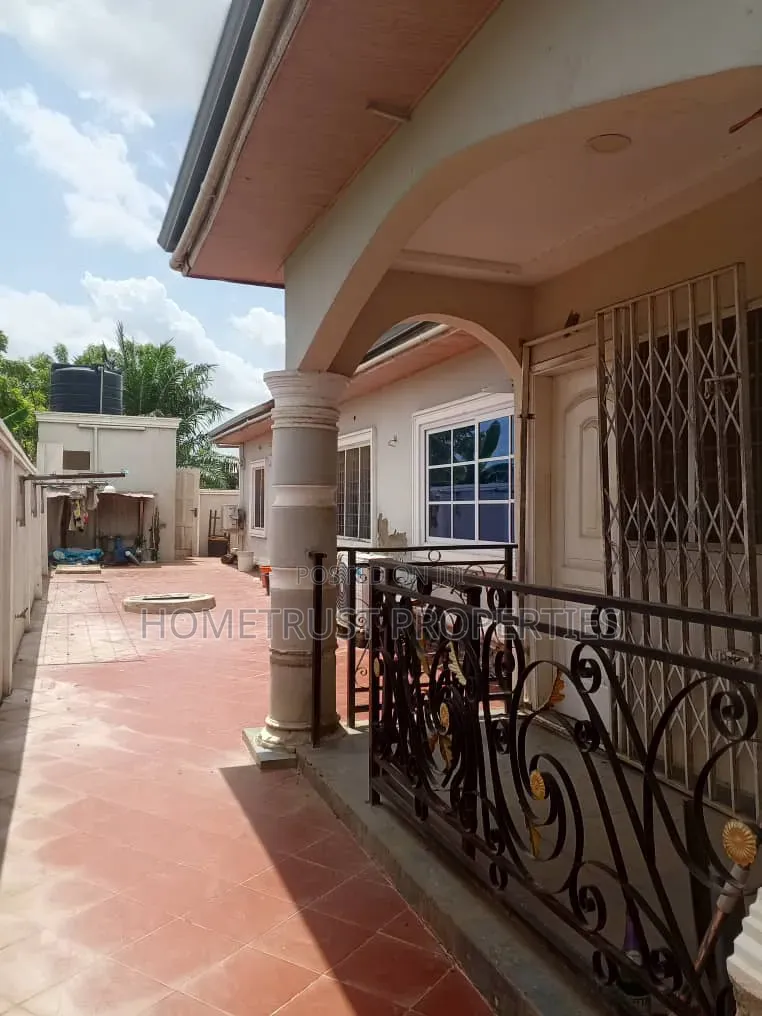 3bdrm House in Amasaman Cocobod for rent