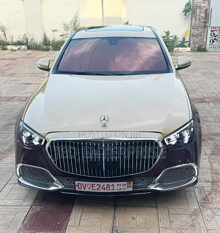 Mercedes-Benz E300 2017 Gold