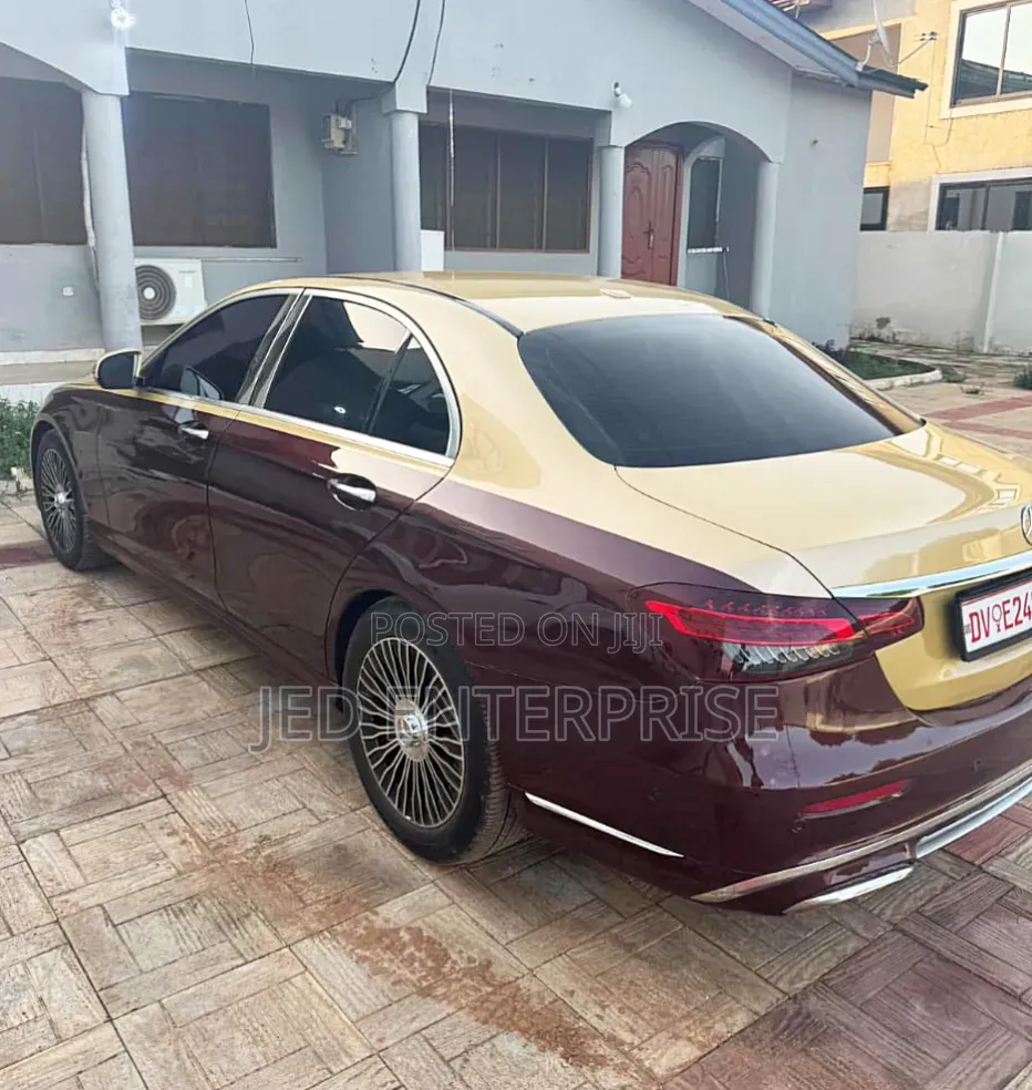 Mercedes-Benz E300 2017 Gold