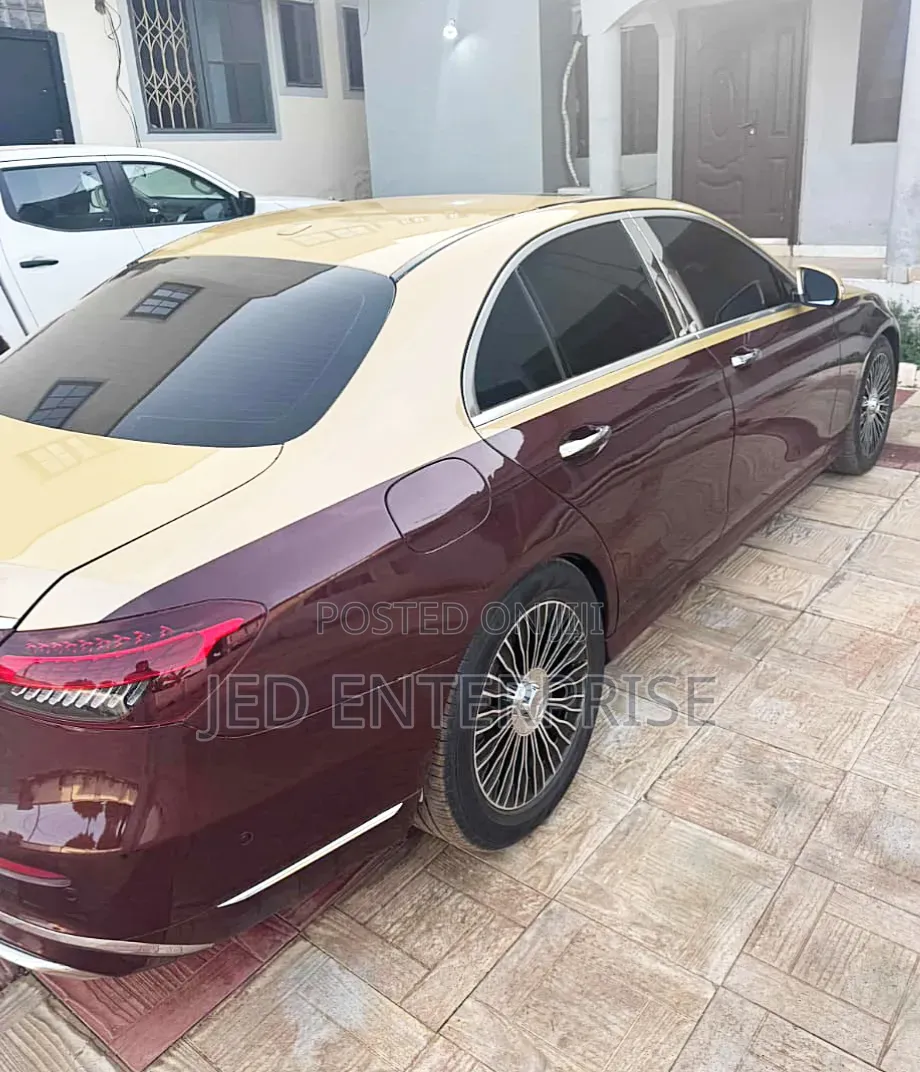 Mercedes-Benz E300 2017 Gold