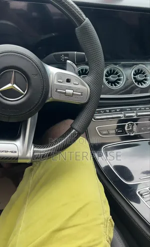Mercedes-Benz E300 2017 Gold