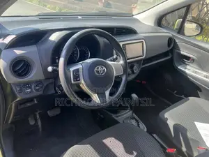 Toyota Vitz 1.3 FWD 5dr 2015 Yellow