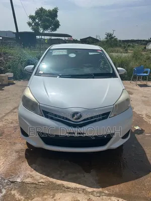 Toyota Vitz 1.3 FWD 5dr 2013 White