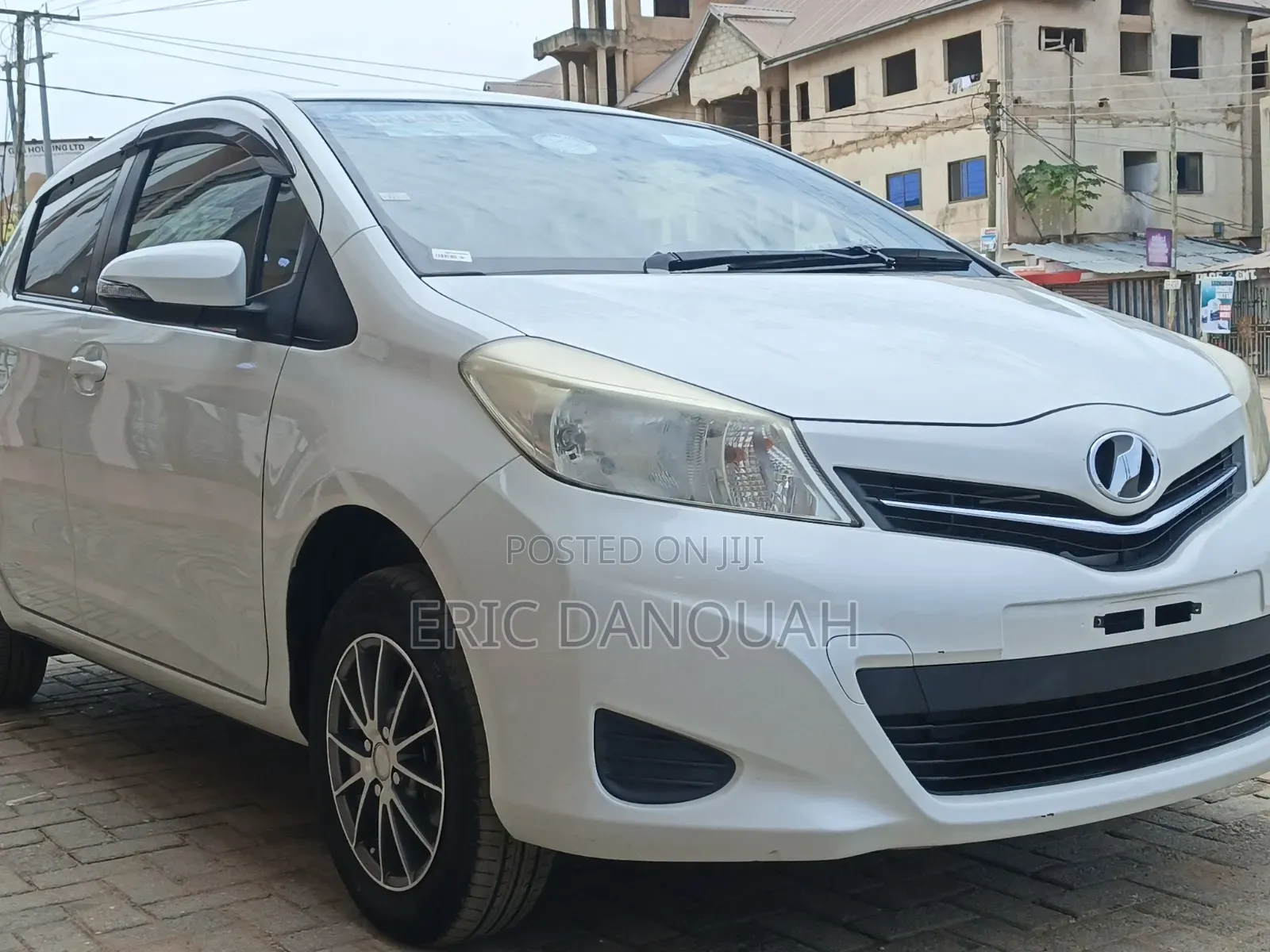 Toyota Vitz 1.3 FWD 5dr 2013 White