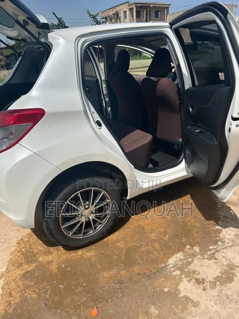 Toyota Vitz 1.3 FWD 5dr 2013 White