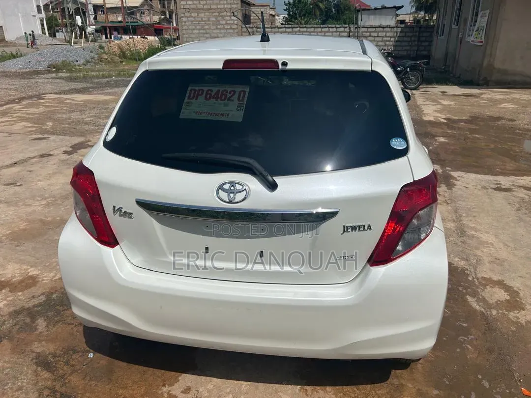 Toyota Vitz 1.3 FWD 5dr 2013 White