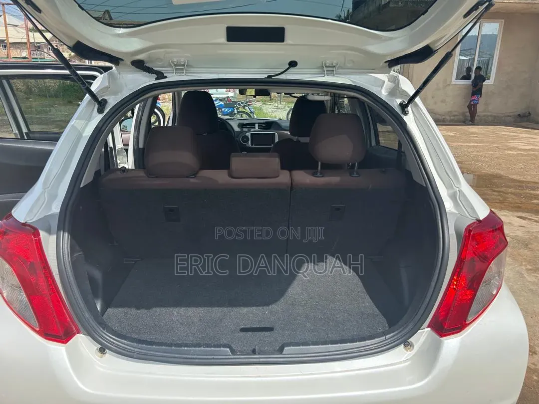 Toyota Vitz 1.3 FWD 5dr 2013 White