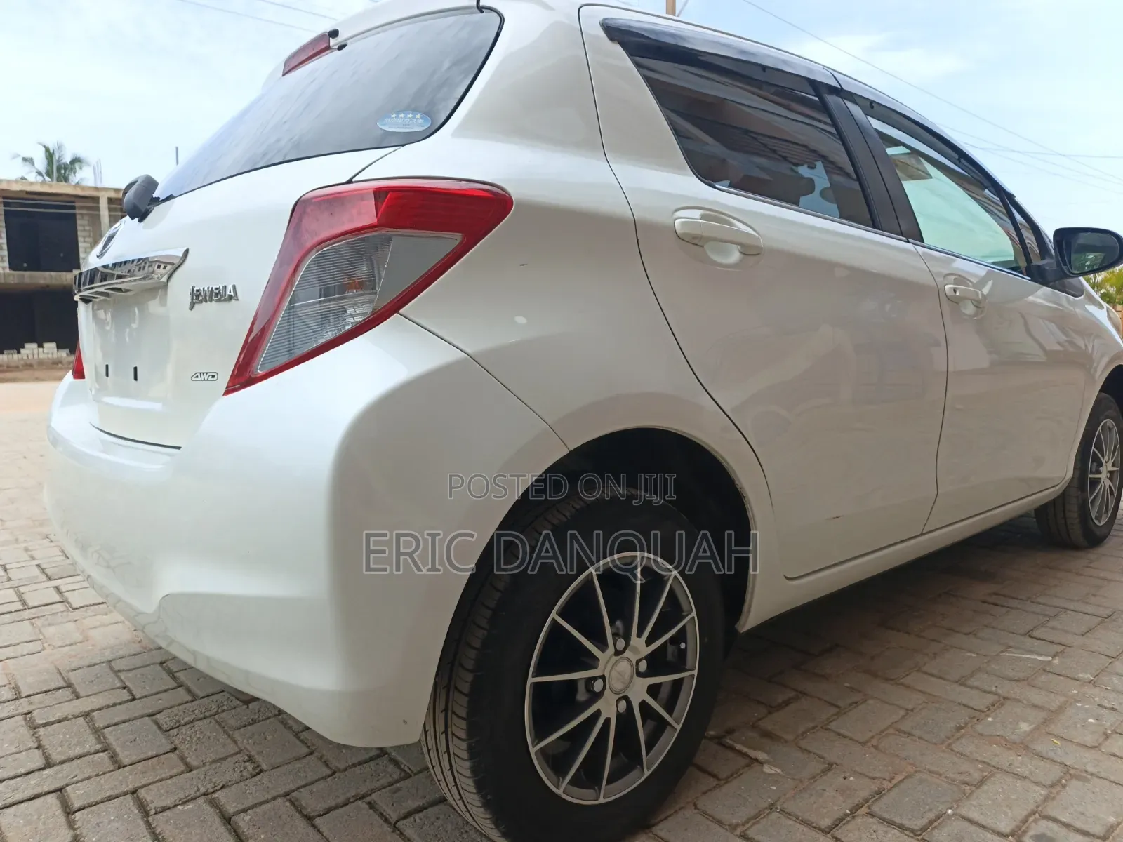Toyota Vitz 1.3 FWD 5dr 2013 White