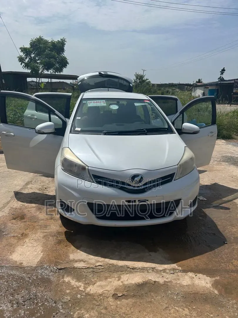 Toyota Vitz 1.3 FWD 5dr 2013 White