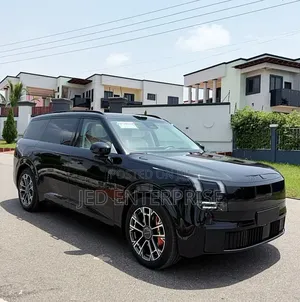 New Lynk & Co 900 2025 Black