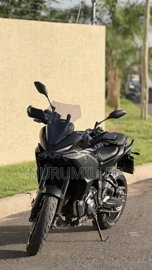 Yamaha 2025 Black