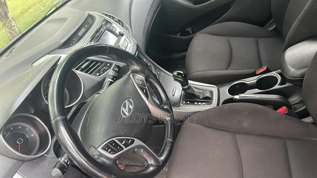 Hyundai Elantra SE Sedan FWD (1.8L 4cyl 6A) 2016 White