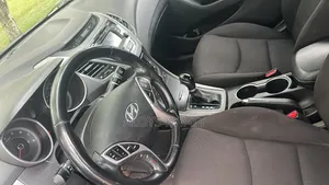 Hyundai Elantra SE Sedan FWD (1.8L 4cyl 6A) 2016 White