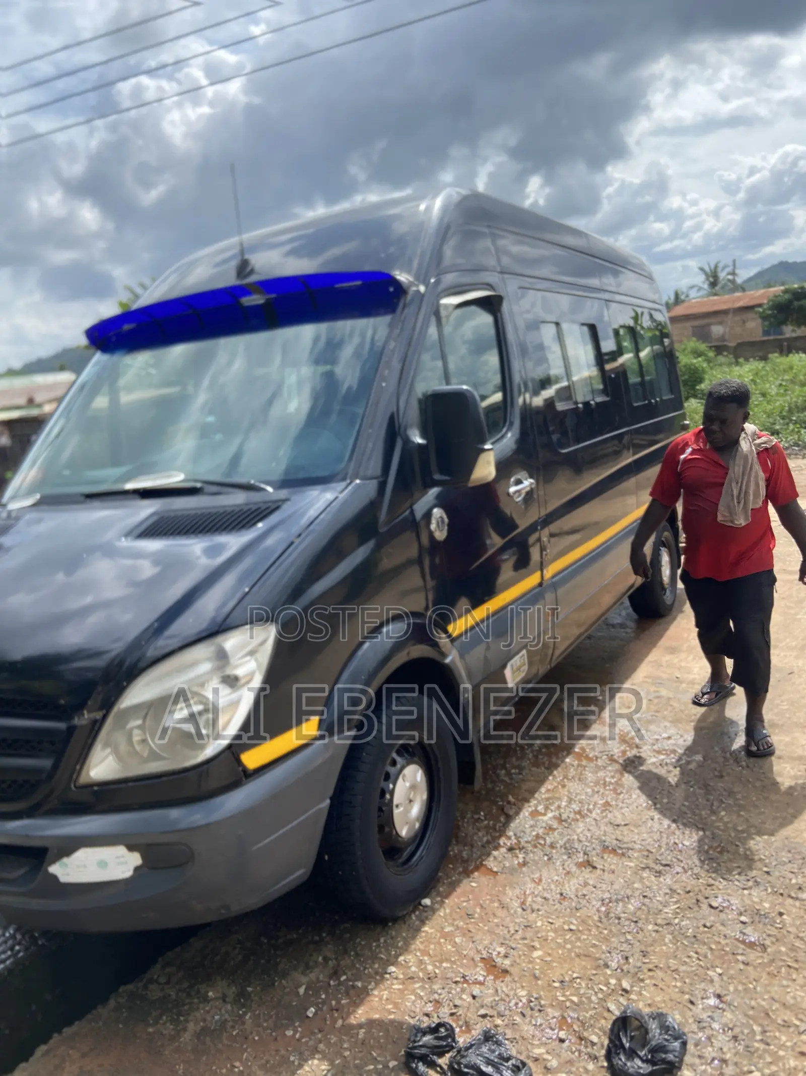 Mercedes-Benz Sprinter 2000 Black