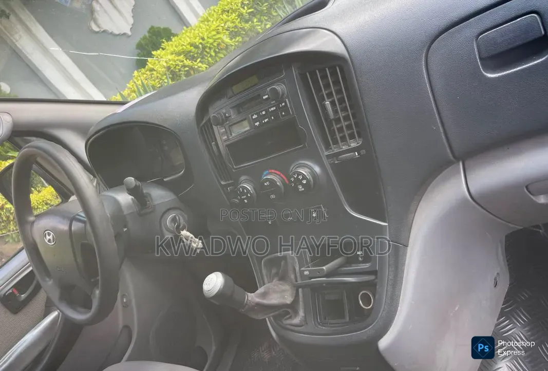 Hyundai H1 2013 Silver