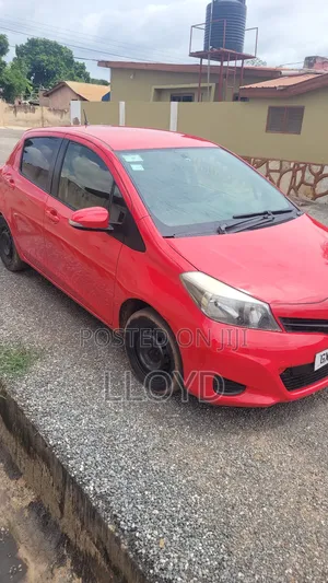 Toyota Vitz 2012 Red