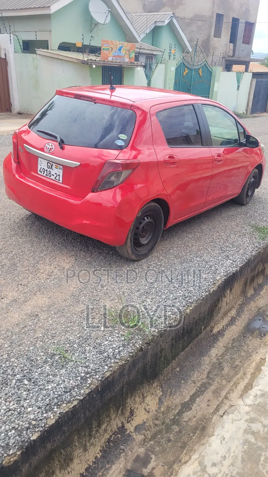 Toyota Vitz 2012 Red