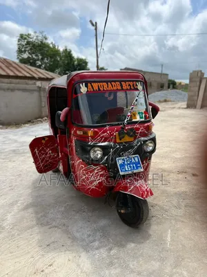 Bajaj RE 2025 Red
