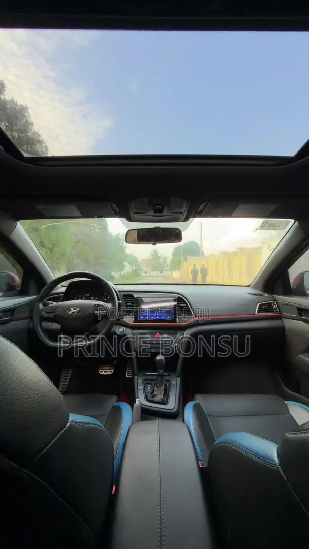 Hyundai Elantra 2018 Red