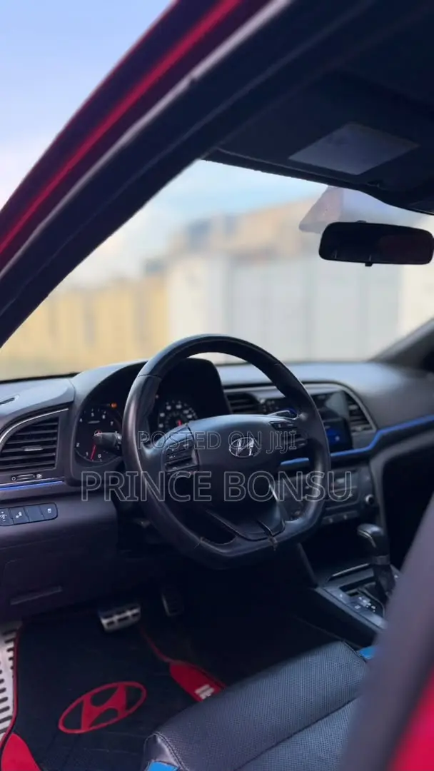Hyundai Elantra 2018 Red