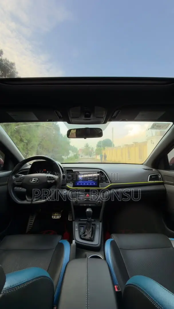 Hyundai Elantra 2018 Red