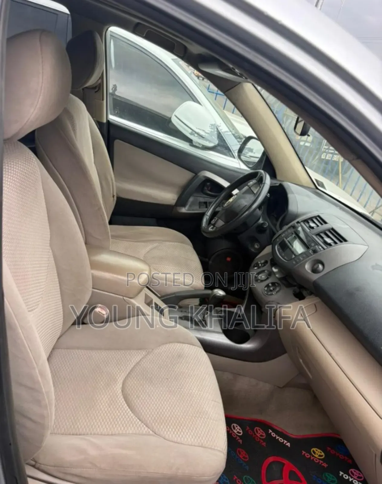 Toyota RAV4 2010 Silver