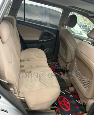 Toyota RAV4 2010 Silver