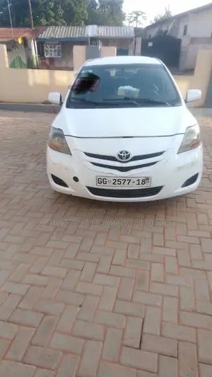Toyota Yaris 2010 White