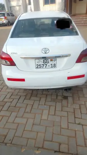 Toyota Yaris 2010 White