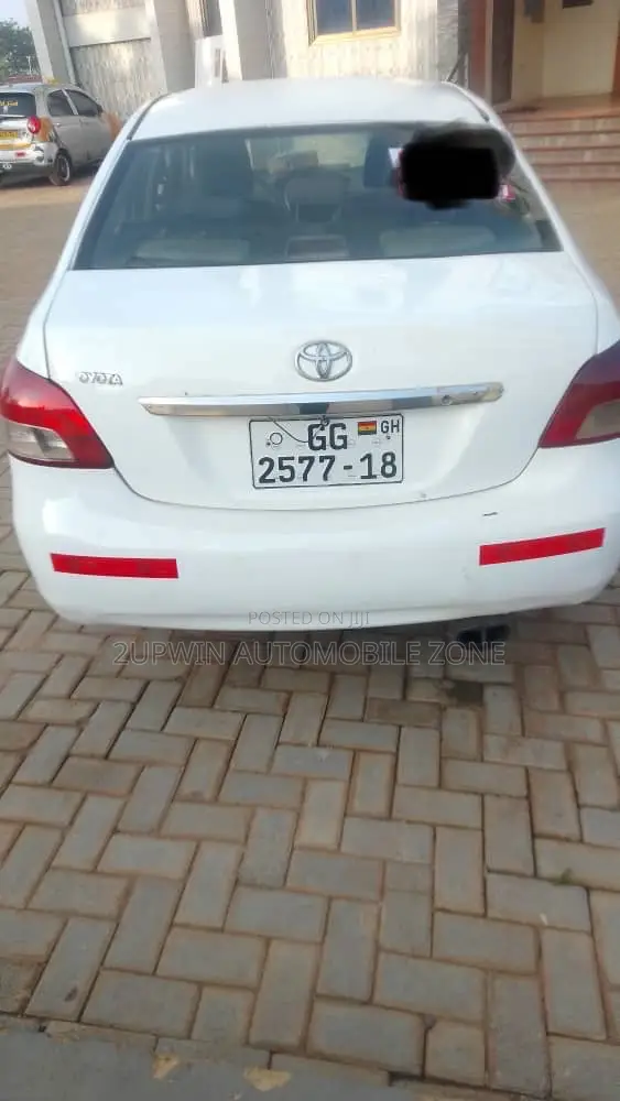 Toyota Yaris 2010 White