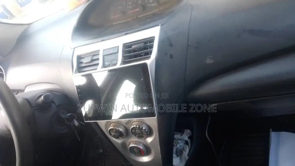 Toyota Yaris 2010 White