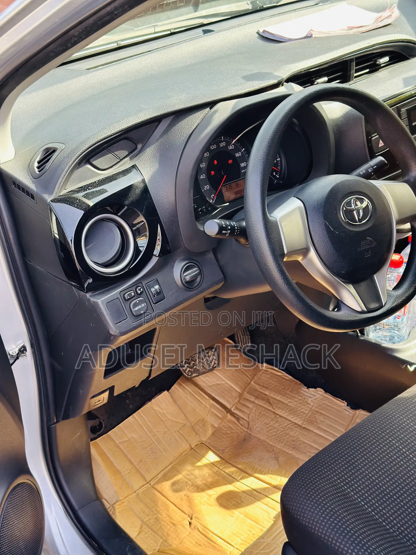 Toyota Vitz 1.3 FWD 3dr 2015 Silver