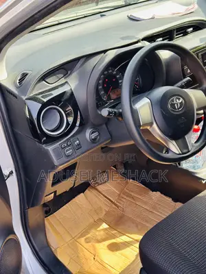 Toyota Vitz 1.3 FWD 3dr 2015 Silver