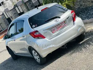 Toyota Vitz 1.3 FWD 3dr 2015 Silver