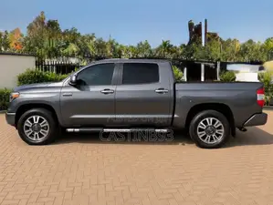 Toyota Tundra Platinum 5.7L V8 4x4 CrewMax 5.6 ft. box 145.7 in. WB