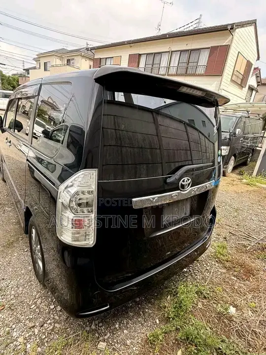 Toyota Voxy 2011 Black