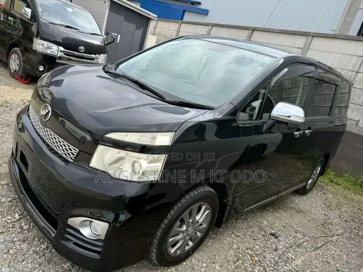 Toyota Voxy 2011 Black