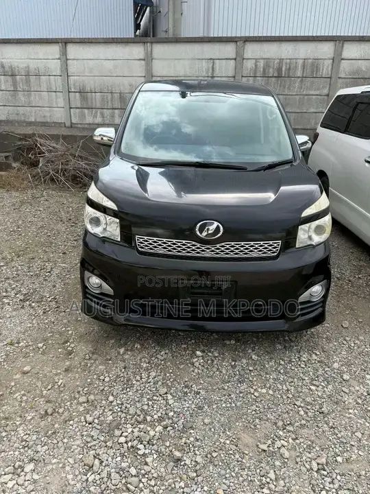 Toyota Voxy 2011 Black