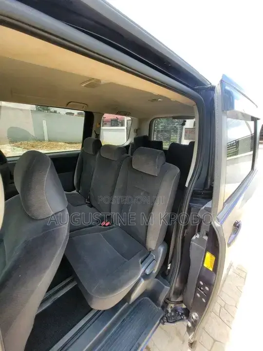 Toyota Voxy 2013 Blue