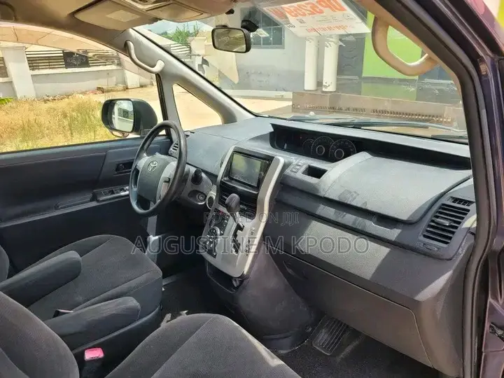 Toyota Voxy 2013 Blue