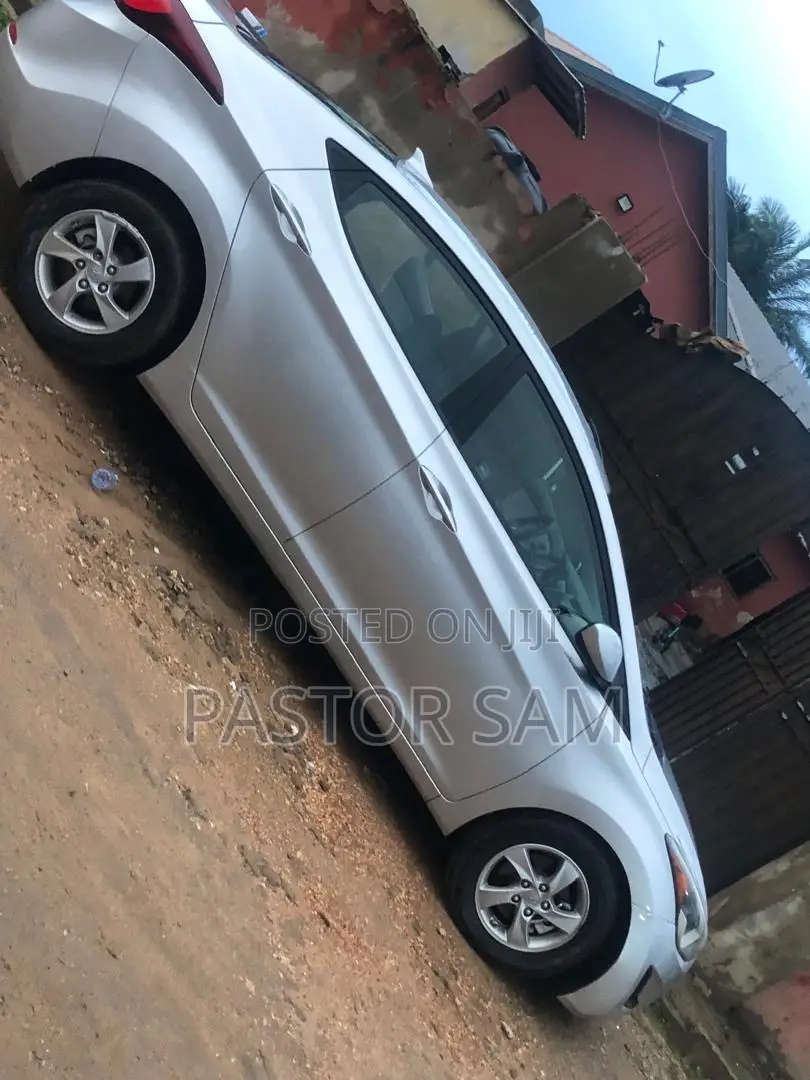 Hyundai Elantra Limited PZEV 4dr Sedan (1.8L 4cyl 6A) 2015 Silver