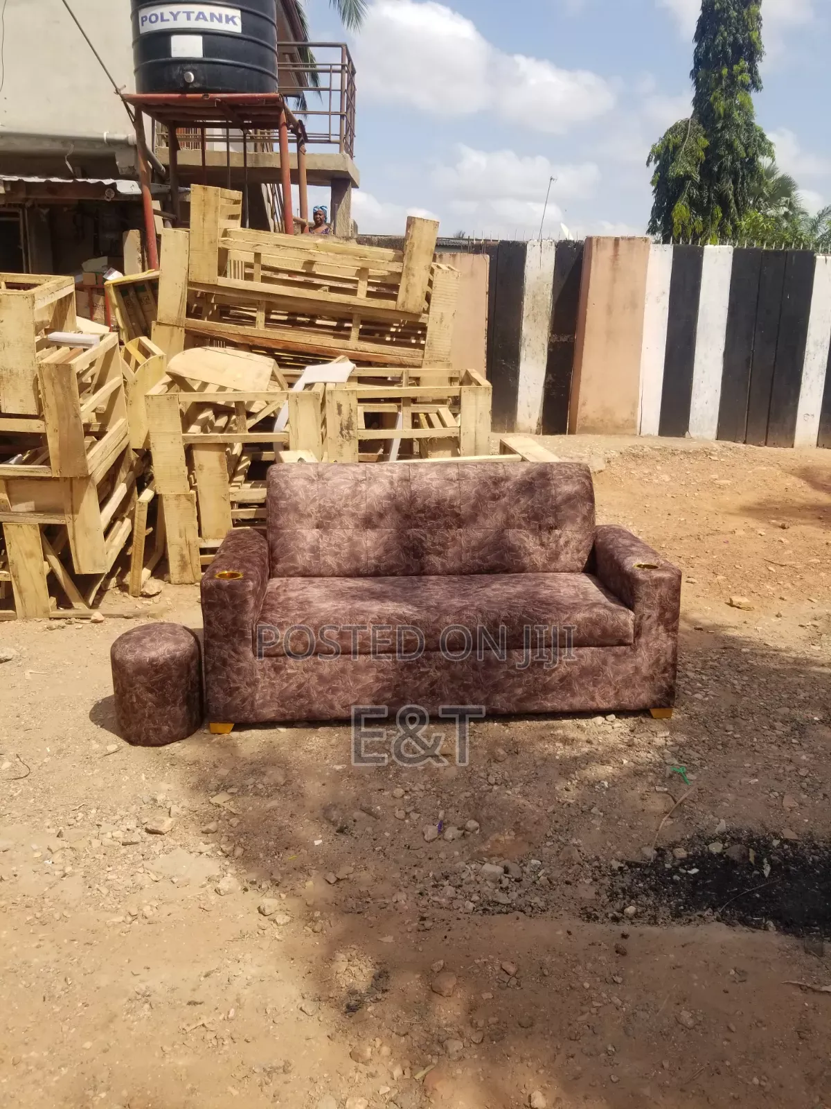 2in 1 Sofa Comes With Small Table