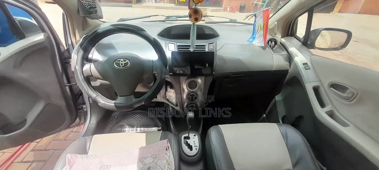 Toyota Vitz 1.0 FWD 3dr 2010 Silver