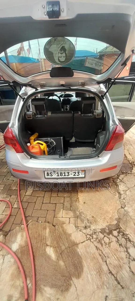 Toyota Vitz 1.0 FWD 3dr 2010 Silver